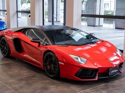 LAMBORGHINI AVENTADOR