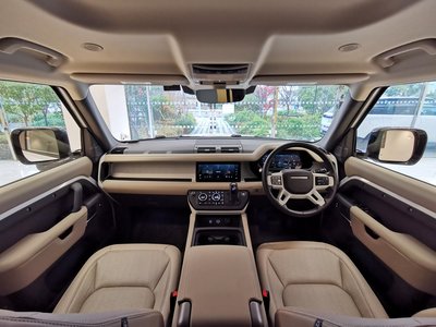 LAND ROVER DEFENDER - 7