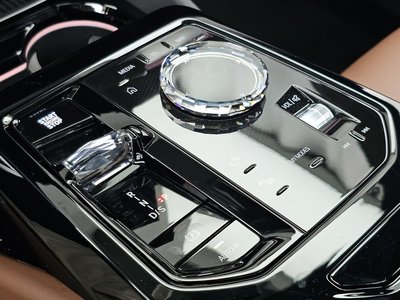 صورة 9 لـ 2024 BMW 5 SERIES