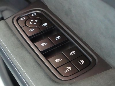 2025 Porsche CAYENNE 照片 9
