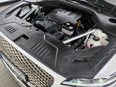 صورة 7 لـ 2023 Genesis GV70