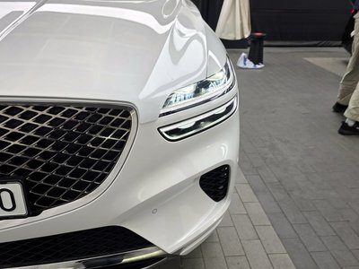 صورة 9 لـ 2023 Genesis GV70