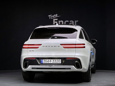 صورة 4 لـ 2023 Genesis GV70