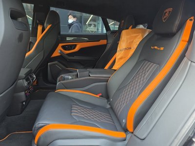 LAMBORGHINI URUS - 10