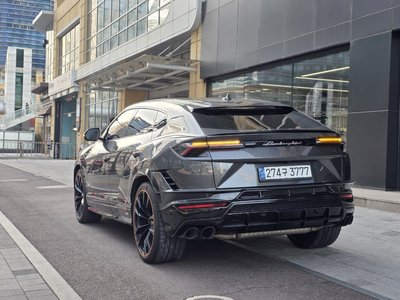 LAMBORGHINI URUS - 3