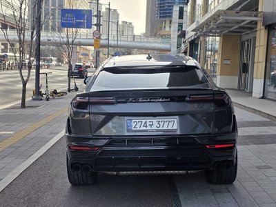 LAMBORGHINI URUS - 6