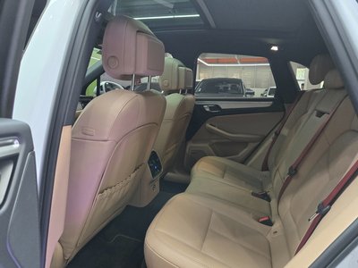PORSCHE MACAN - 8