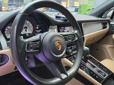 PORSCHE MACAN - 9