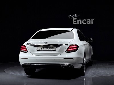 MERCEDES-BENZ E-CLASS - 4