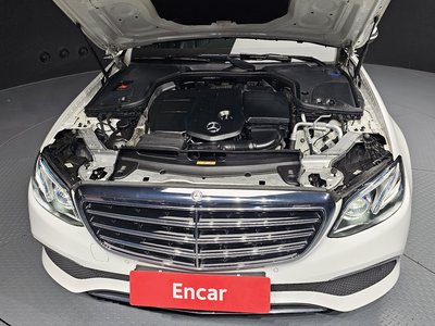 MERCEDES-BENZ E-CLASS - 7