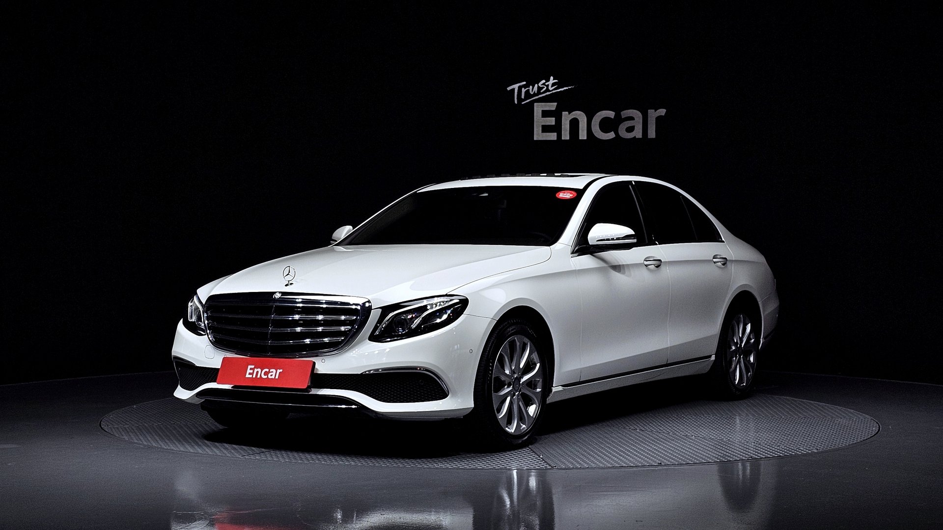 MERCEDES-BENZ E-CLASS - View 1