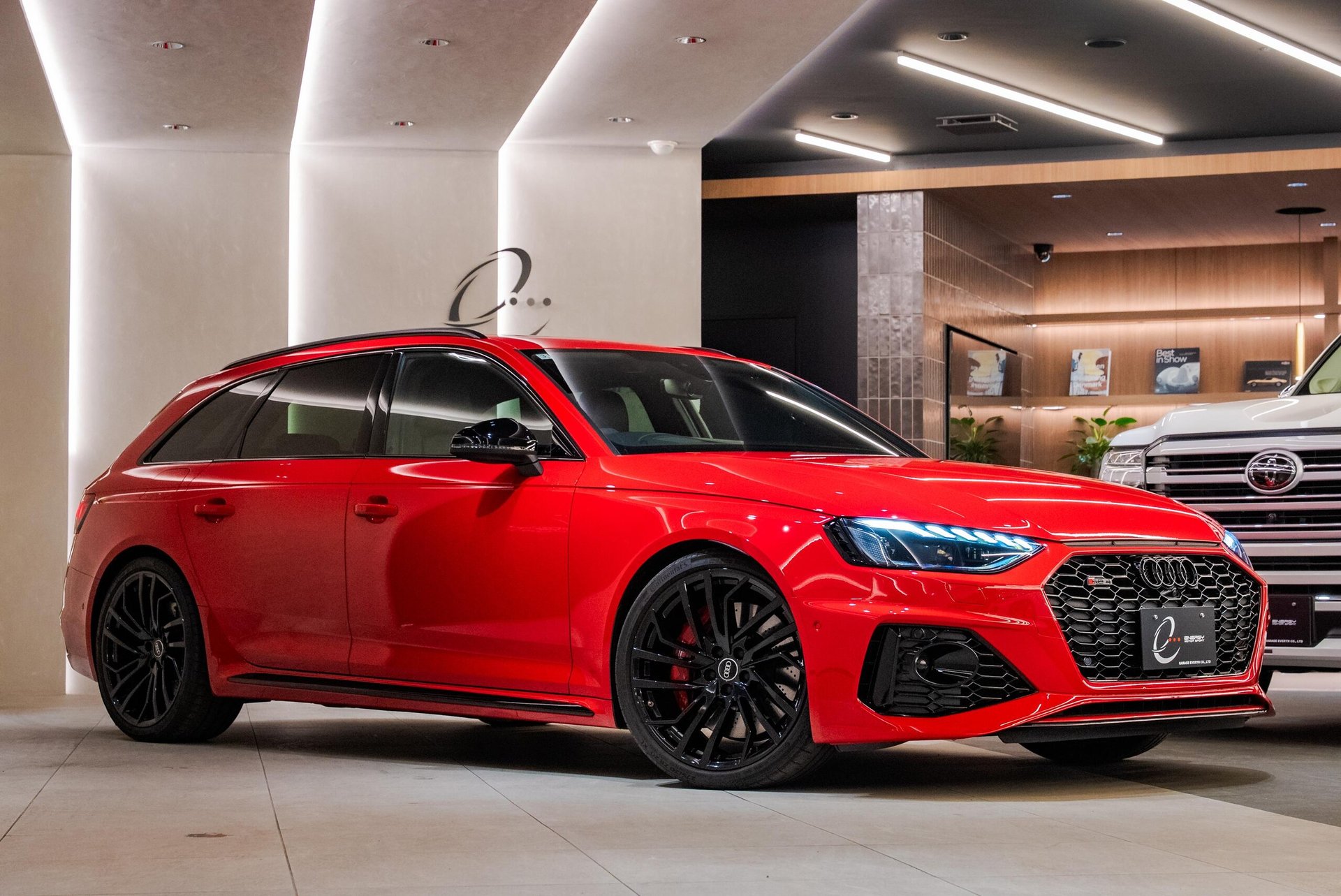 AUDI RS4 AVANT - View 1