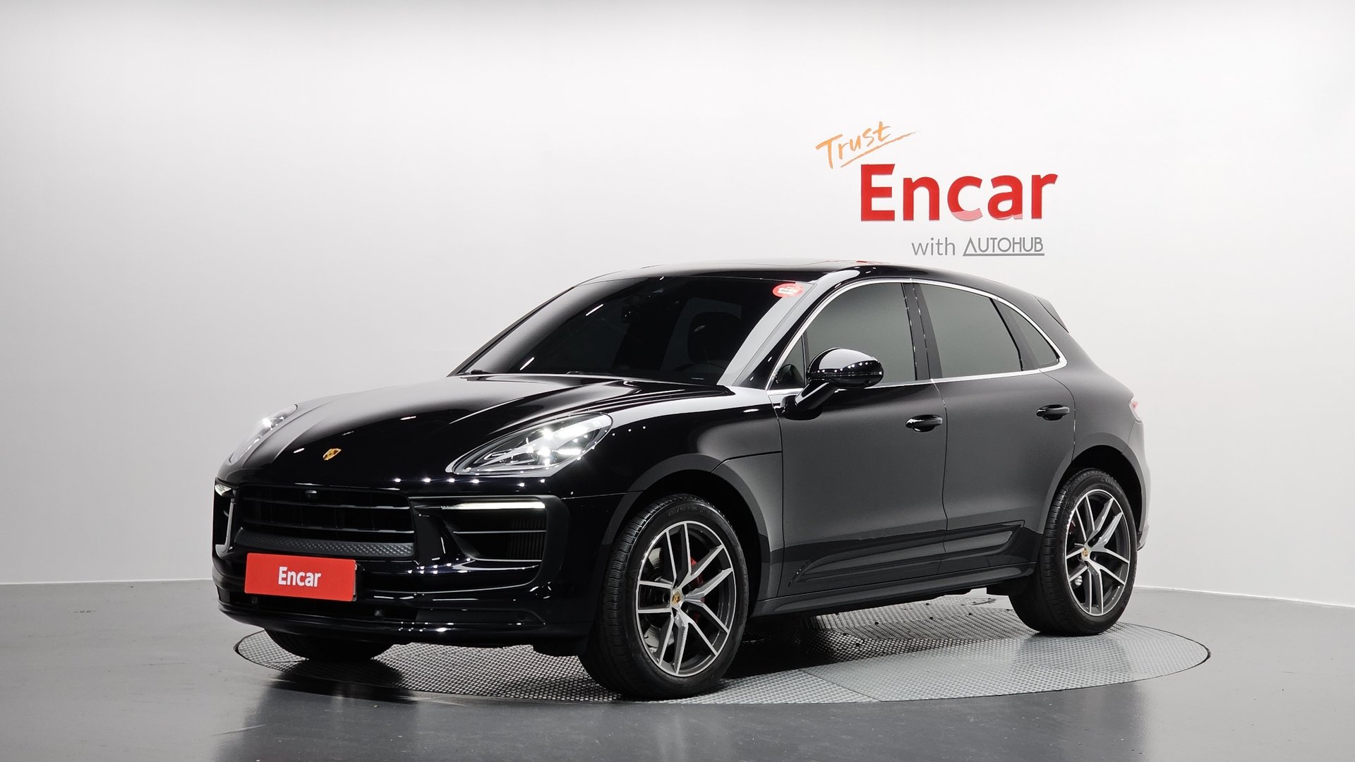 PORSCHE MACAN - View 1