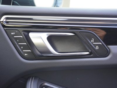 صورة مصغرة 34 لـ 2024 Porsche MACAN