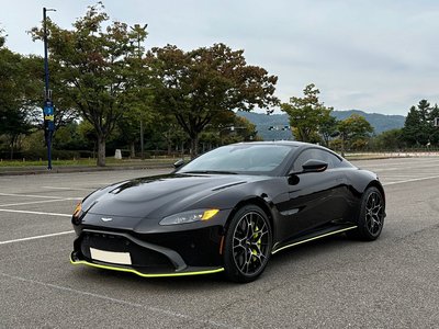 ASTON MARTIN VANTAGE - 1
