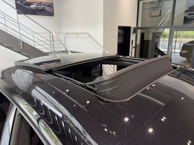 2025 Porsche MACAN photo 10