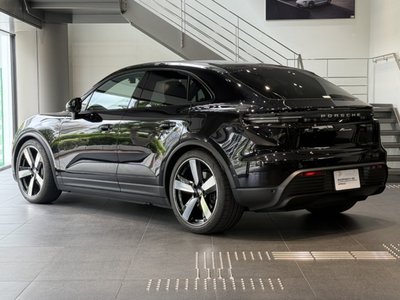 2025 Porsche MACAN photo 3