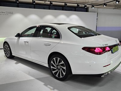 2025 Mercedes-BENZ E-CLASS 照片 2