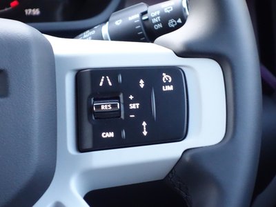 LAND ROVER DEFENDER - 9