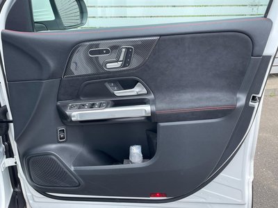 2024 Mercedes-BENZ GLB thumbnail 39