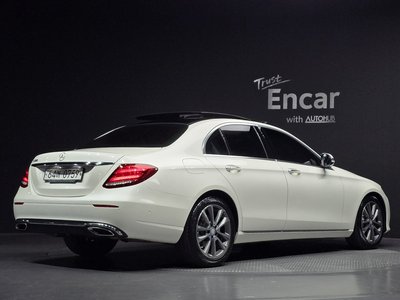 MERCEDES-BENZ E-CLASS - 4