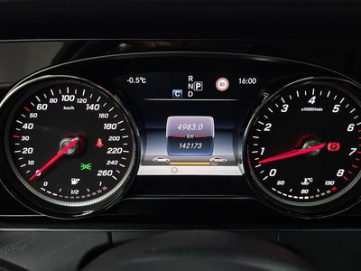 MERCEDES-BENZ E-CLASS - 8