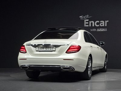 MERCEDES-BENZ E-CLASS - 3