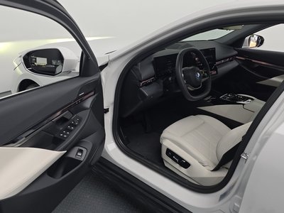2025 BMW I5 — фото 10