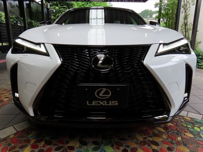 2026 LEXUS UX — фото 8