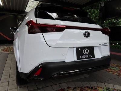 2026 LEXUS UX — фото 2