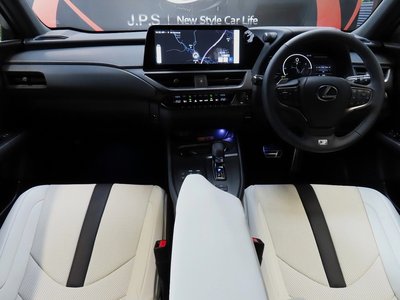 2026 LEXUS UX — фото 3