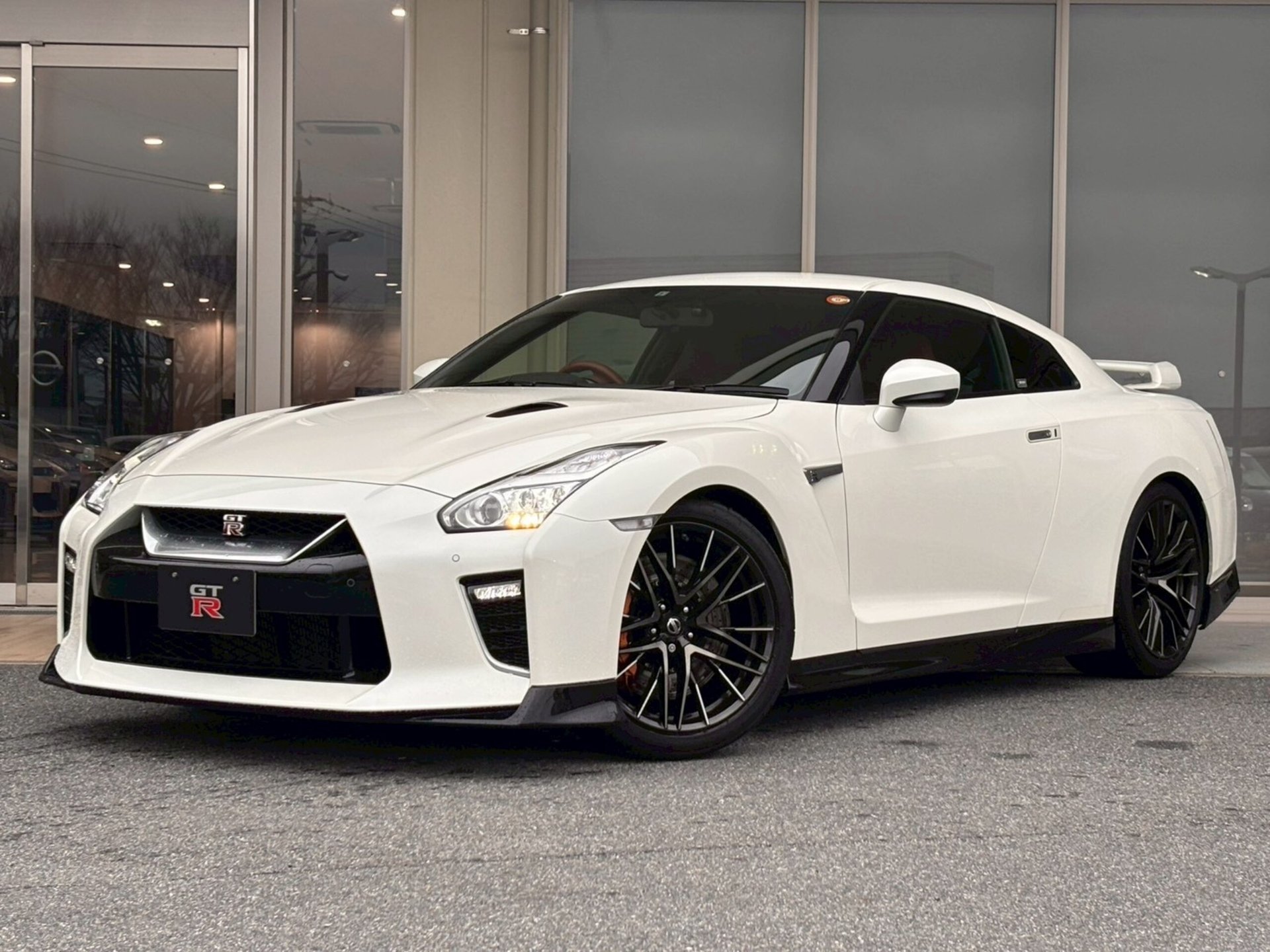 NISSAN GT-R - View 1