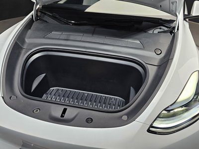 TESLA MODEL Y - 7