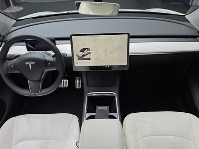 TESLA MODEL Y - 5