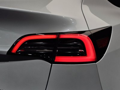 TESLA MODEL Y - 10