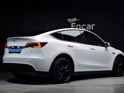 TESLA MODEL Y - 4