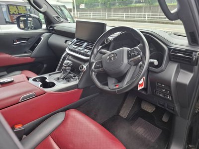 2023 Toyota LAND CRUISER 300 — миниатюра 17