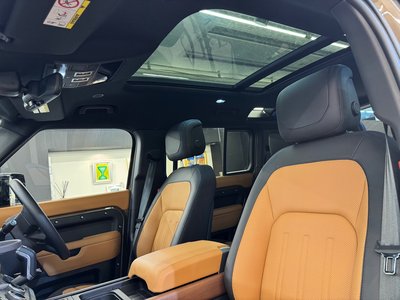 LAND ROVER DEFENDER - 9