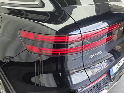 صورة 10 لـ 2023 Genesis GV70
