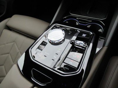 2025 BMW 5 SERIES 缩略图 33