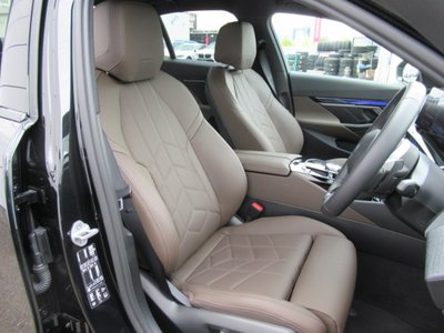 2025 BMW 5 SERIES 缩略图 31