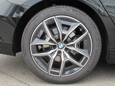 2025 BMW 5 SERIES 缩略图 38