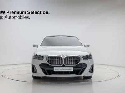 2026 BMW 5 SERIES 照片 2