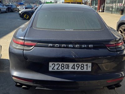 PORSCHE PANAMERA - 3