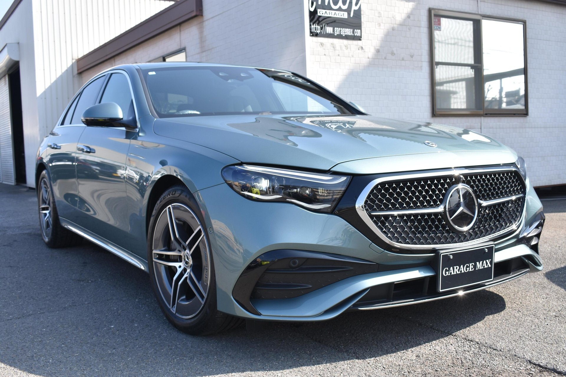 MERCEDES-BENZ E-CLASS - View 1