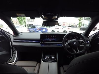 صورة 8 لـ 2025 BMW 5 SERIES