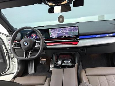 2025 BMW 5 SERIES — фото 9