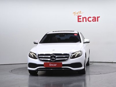 MERCEDES-BENZ E-CLASS - 10