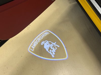 LAMBORGHINI URUS - 8