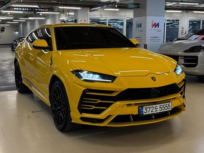 LAMBORGHINI URUS - 4